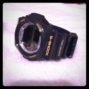 Black men’s G-shock watch